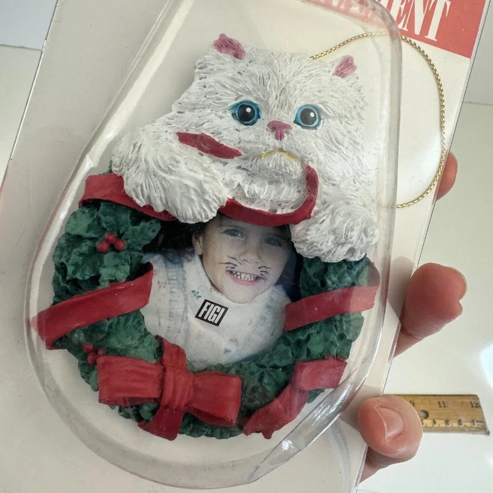 Vtg 1991 Figi Christmas Holiday Photo‎ Ornament White Cat Green Wreath Round NIP